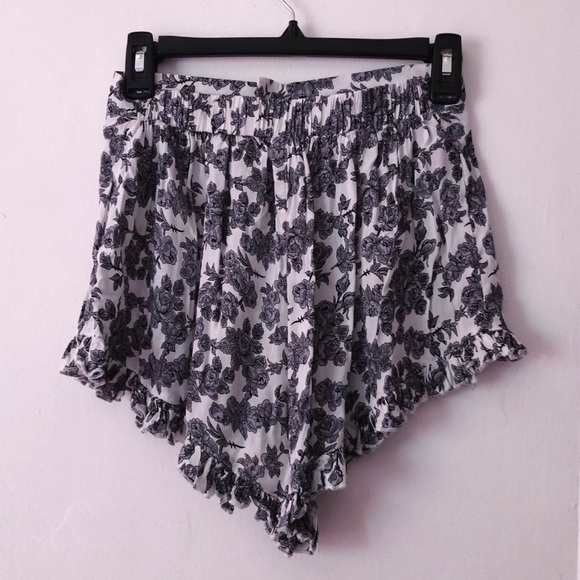 lf seek the label ⋆ floral ruffle shorts - Picture 3 of 7